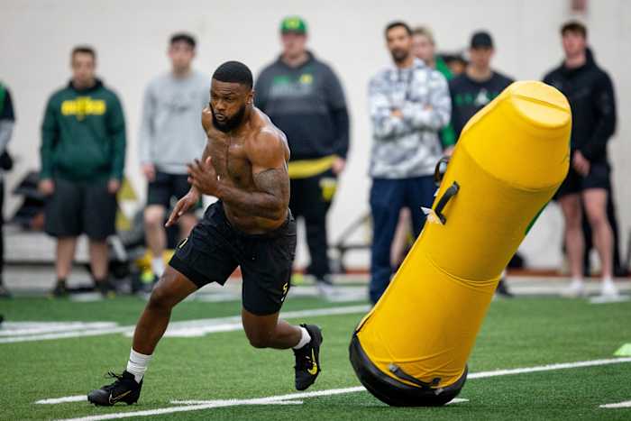 Oregon EDGE Kayvon Thibodeaux works out at pro day